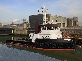 Shallow draft anchor handling tugboat